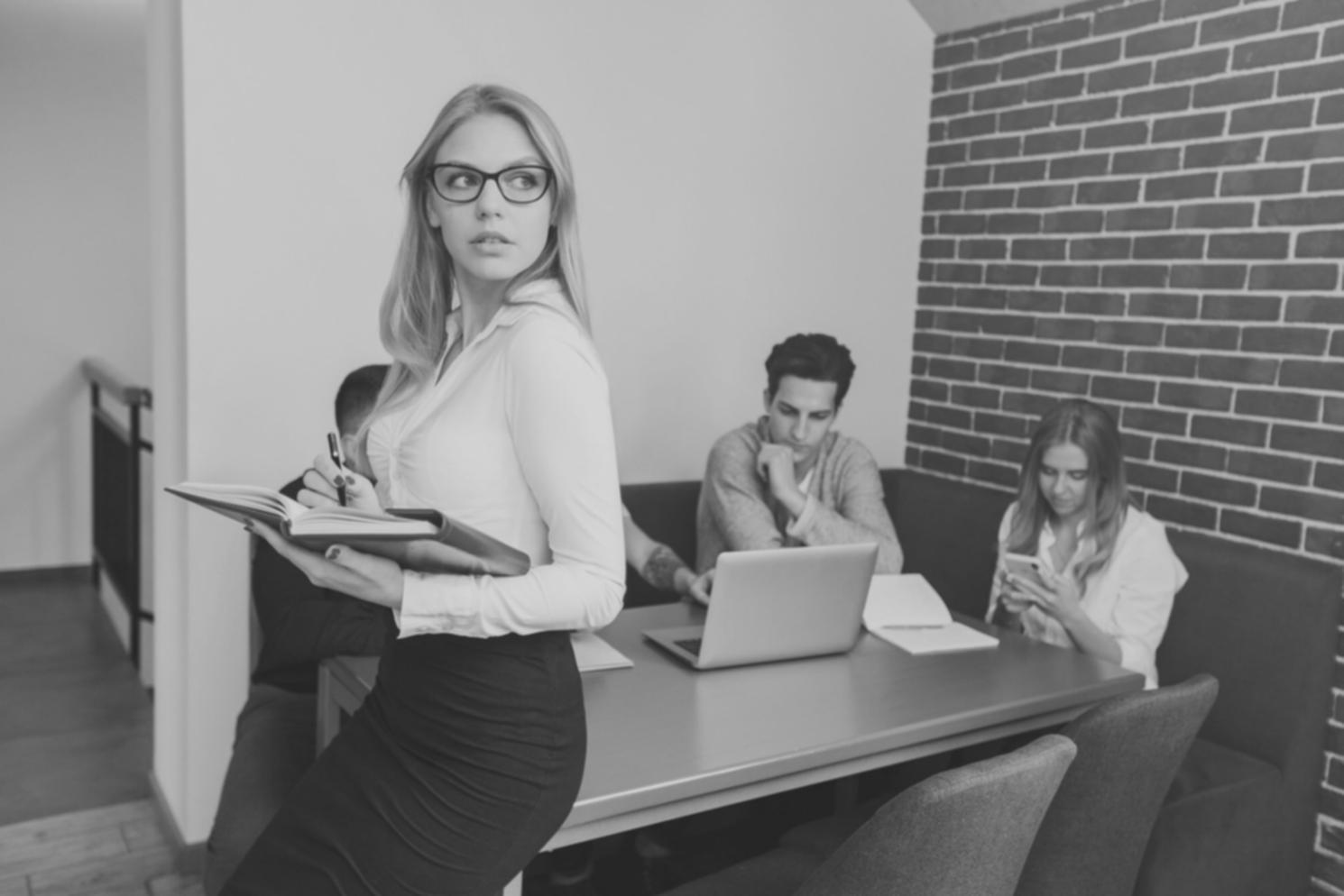 Finanzanalyse und Strategieplanung im Büro