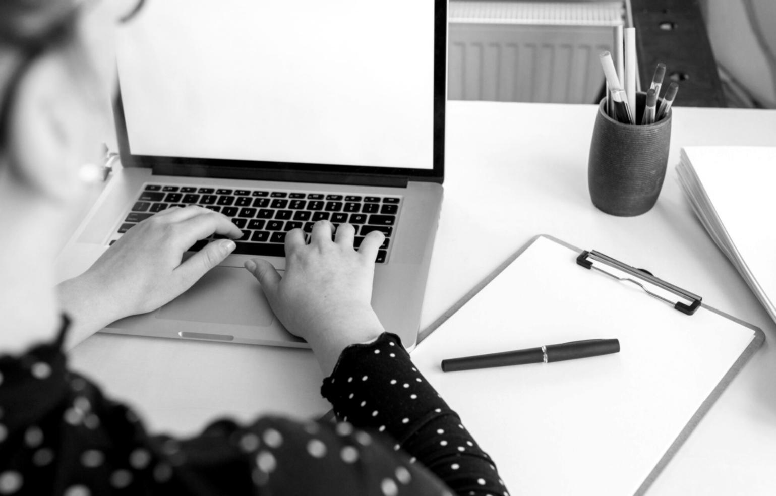 Strategiegespräch mit Finanzunterlagen